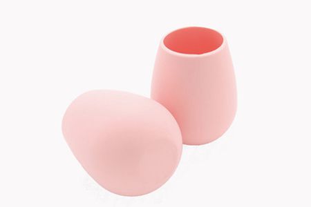 矽膠材質的創意水杯 矽膠材質(zhì)的創意水杯
